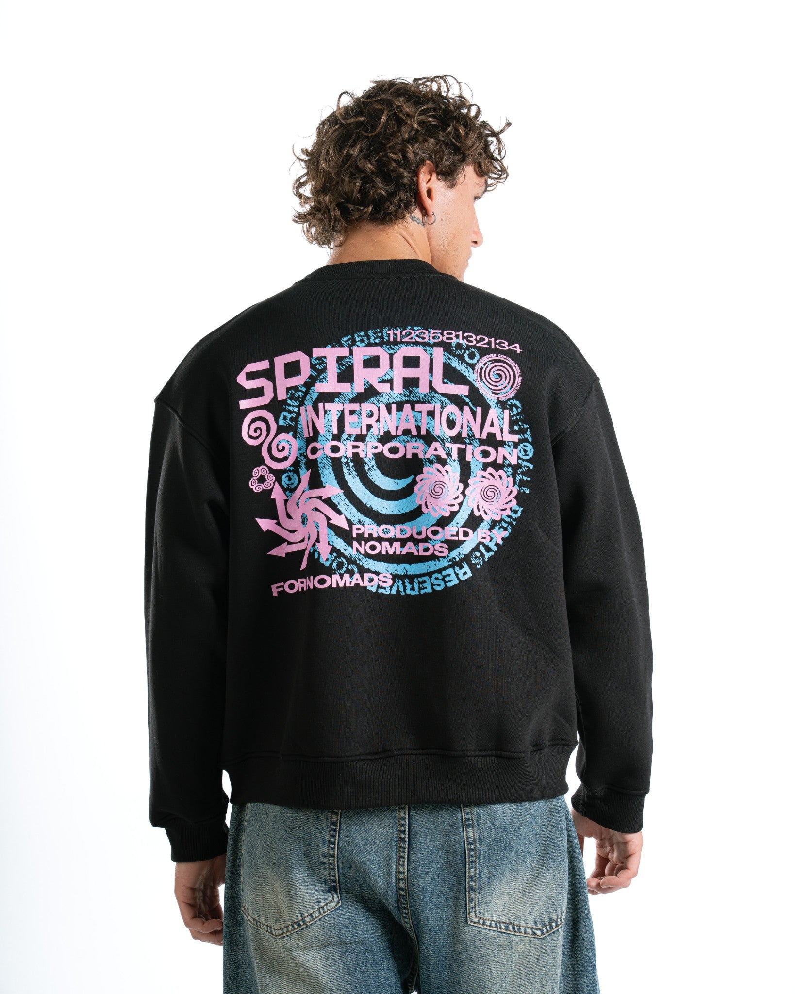 NOMAD BLACK CREWNECK