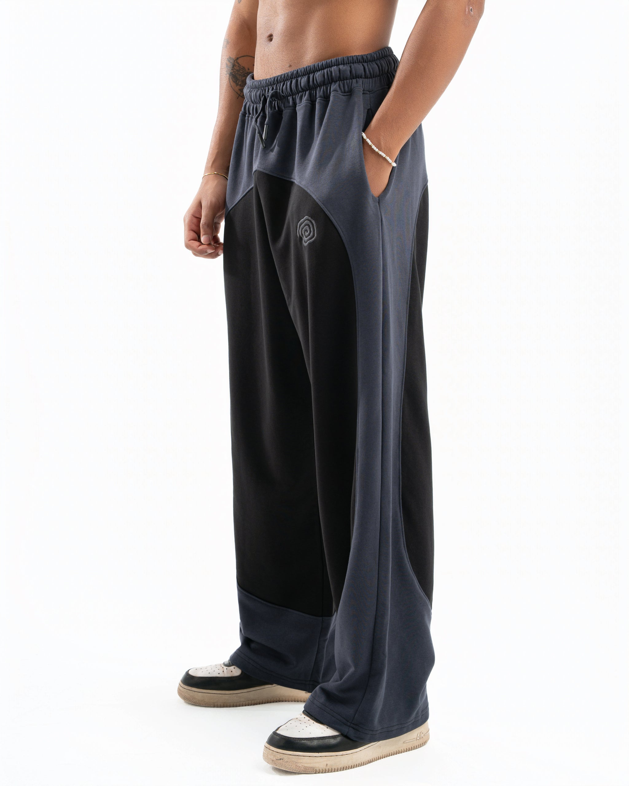 Spiral Studio Sweatpants in Black x Dark Grey